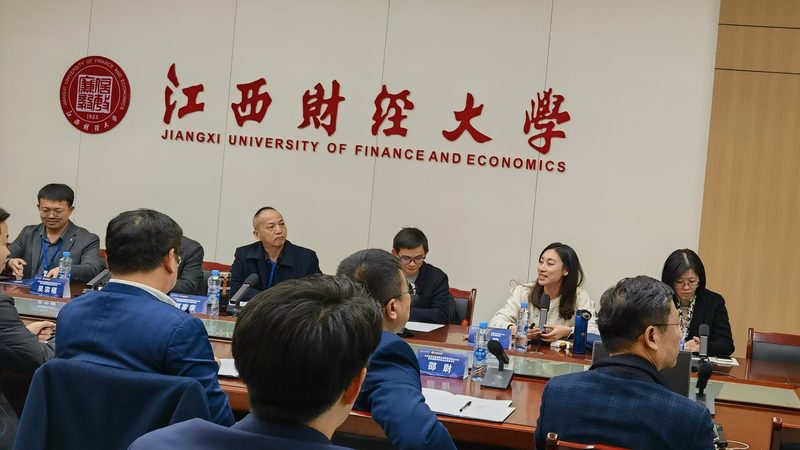 补办账本：根据税务机关的要求，企业需补办账本。补办账本的方式包括：